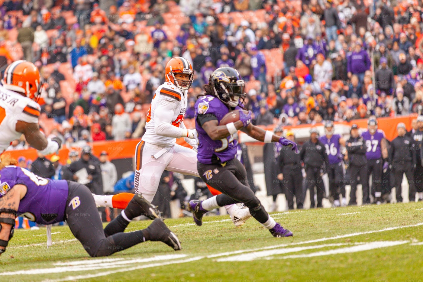 Professional Football Game: Stock Photos