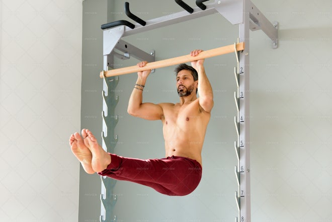 L-Sit Pull-Up - Stock Photos