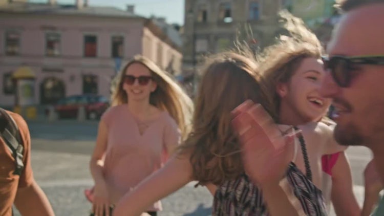 Meeting In The Street: Stock Video