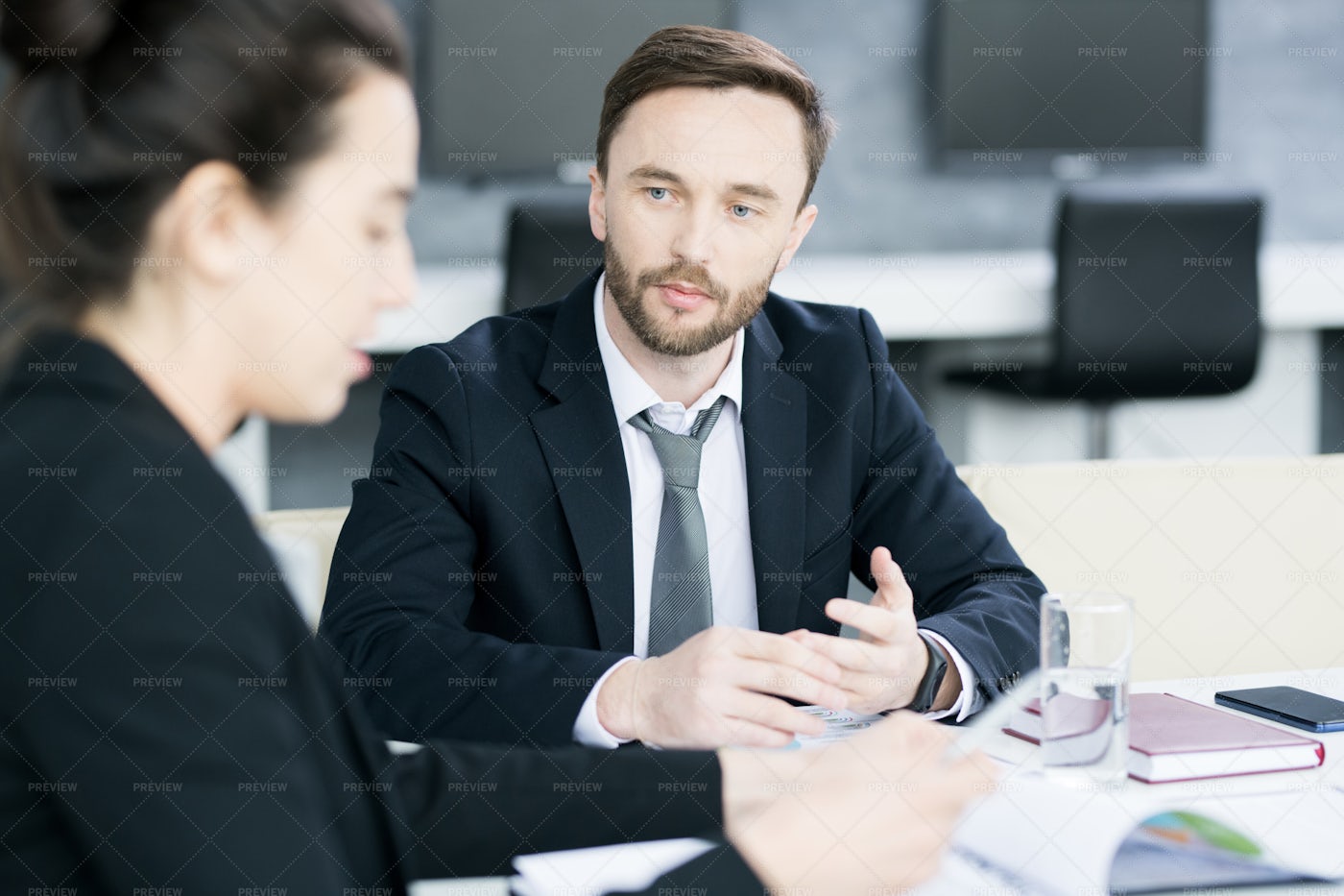 Business People Discussing...: Stock Photos