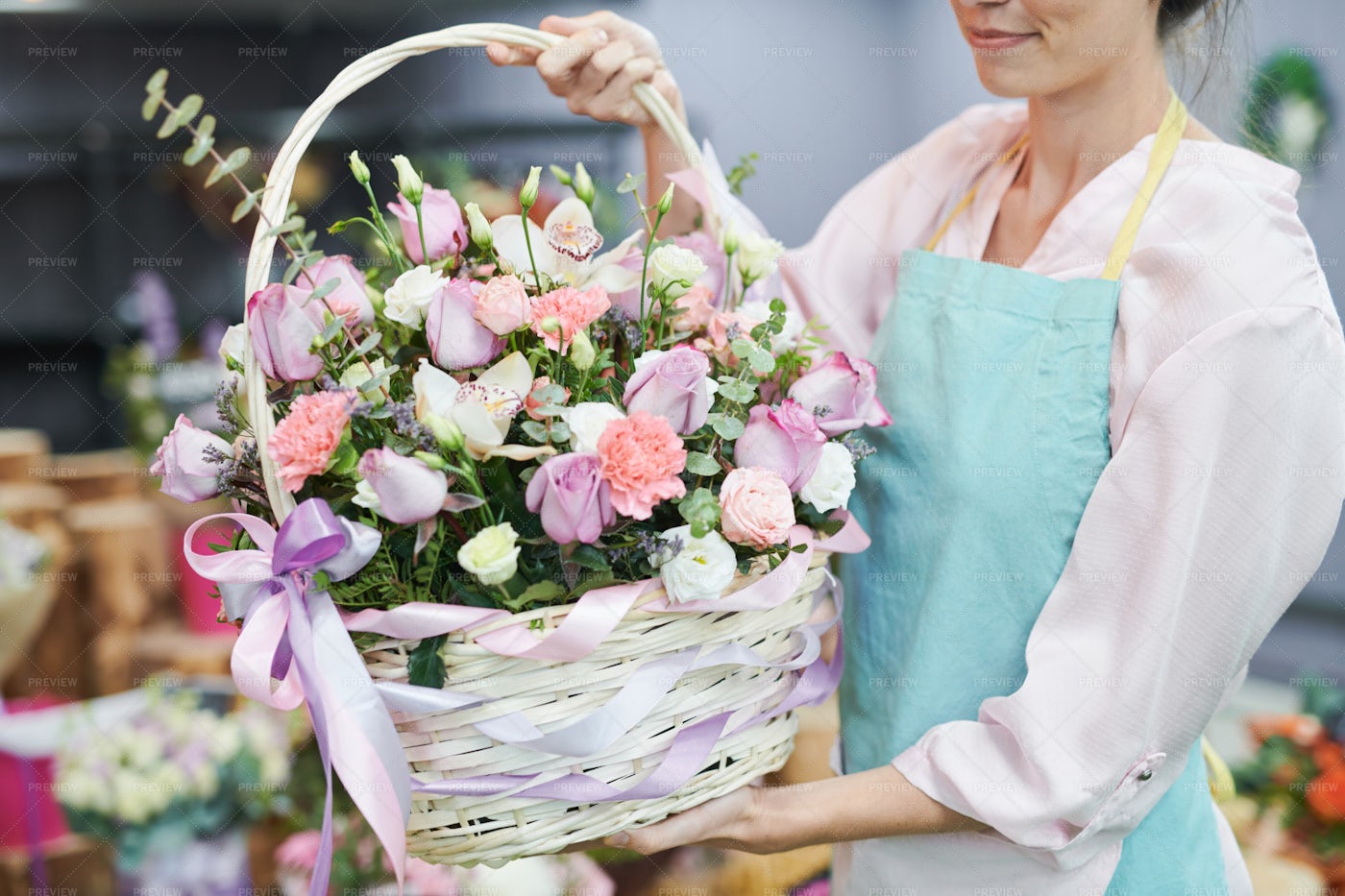 Rose Basket: Stock Photos