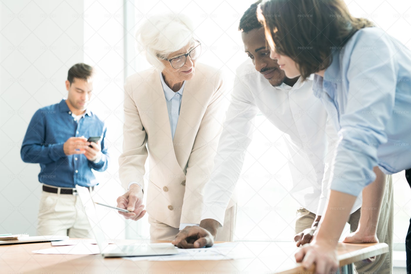 Property Agent Showing Online...: Stock Photos