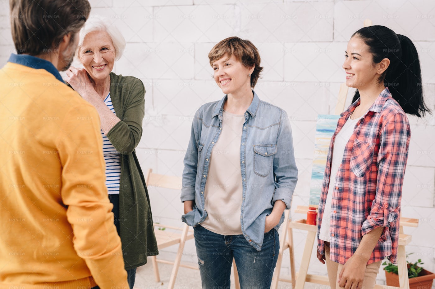 Artist Chatting During Workshop: Stock Photos