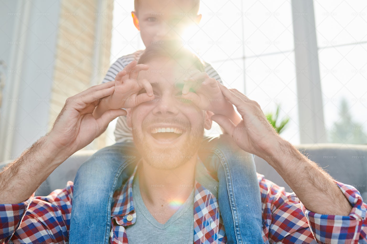 Playing Game With Loving Dad: Stock Photos