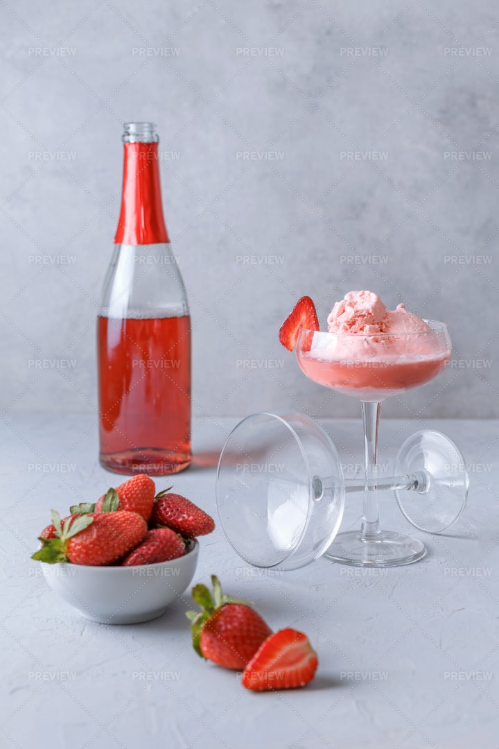 Ice Cream With Champagne: Stock Photos