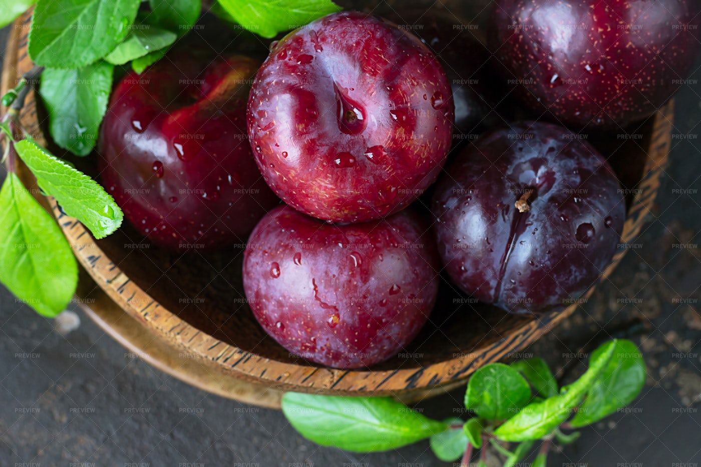 Washed Plums: Stock Photos