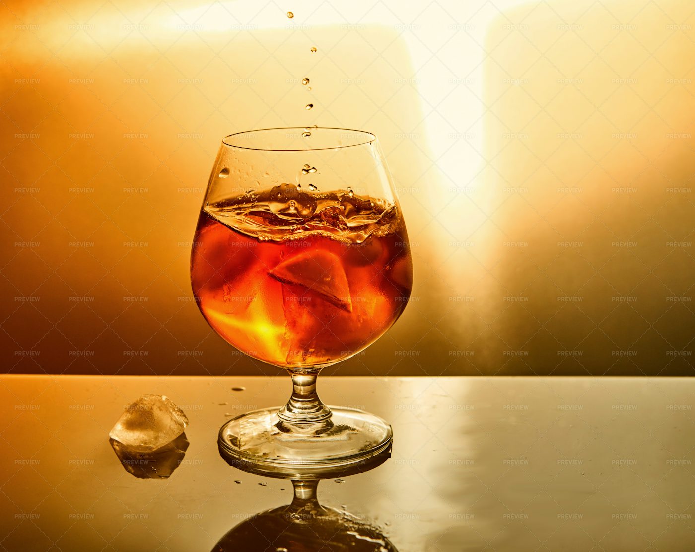 Whiskey With Ice: Stock Photos