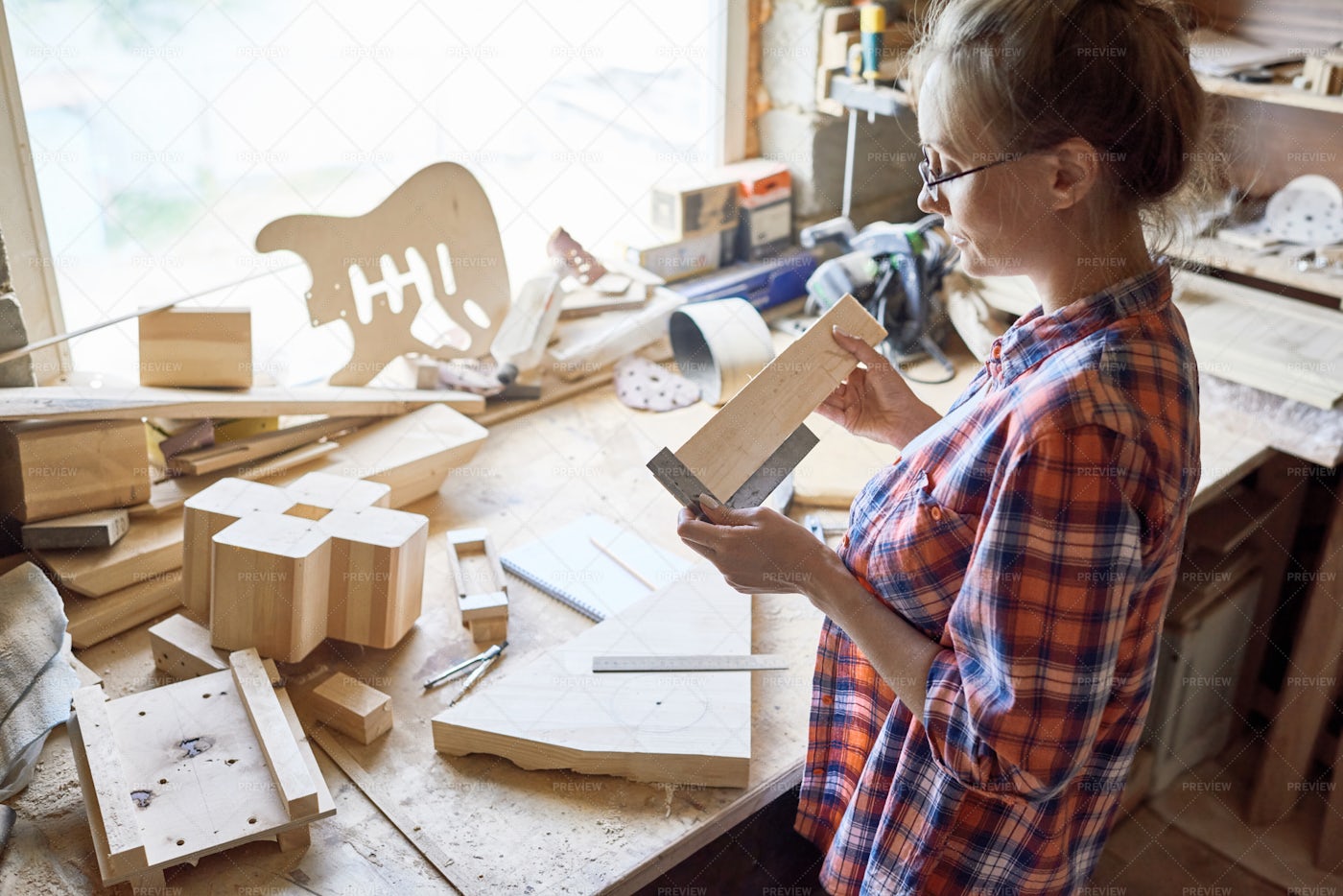 Female Carpenter At Work: Stock Photos