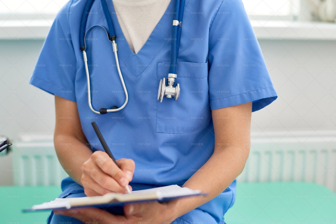 Unrecognizable Female Doctor: Stock Photos