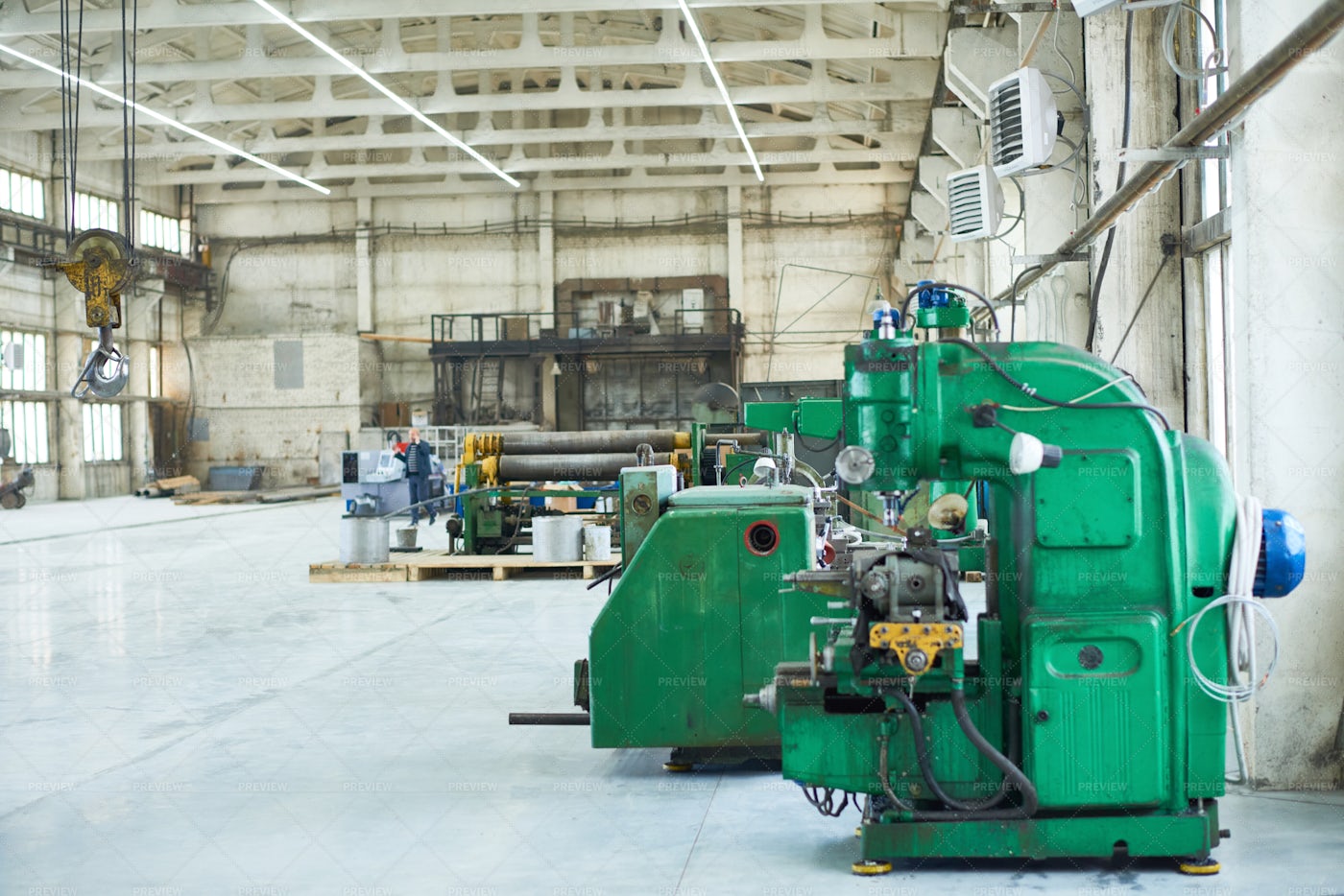 Spacious Factory Workshop: Stock Photos