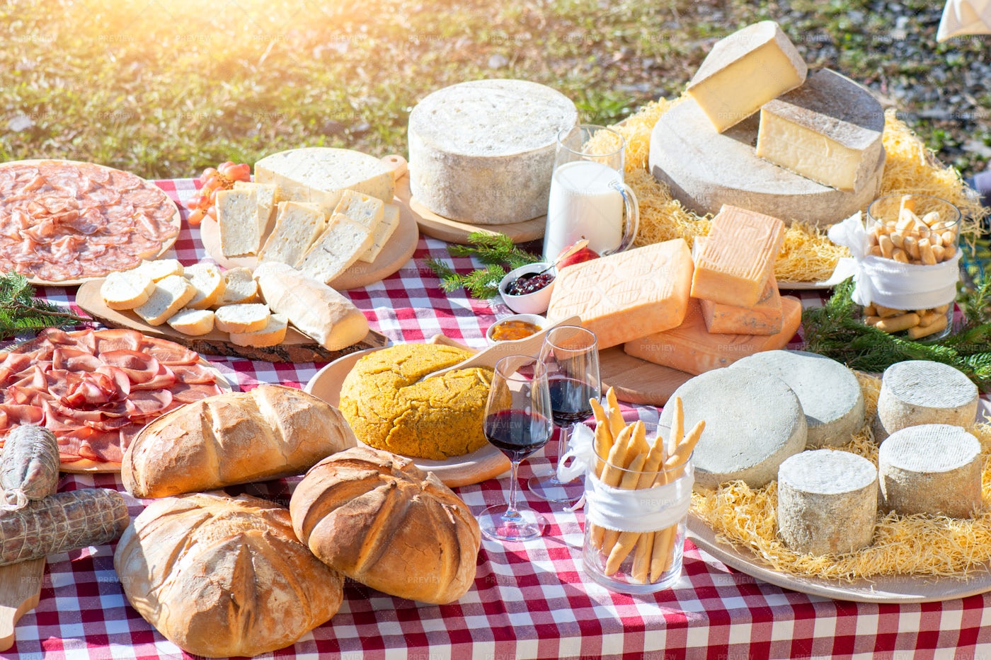A Gourmet Picnic: Stock Photos