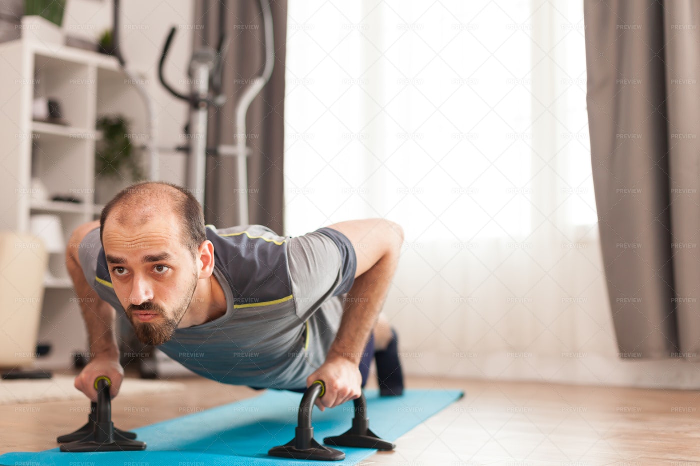Man Doing Push Ups: Stock Photos