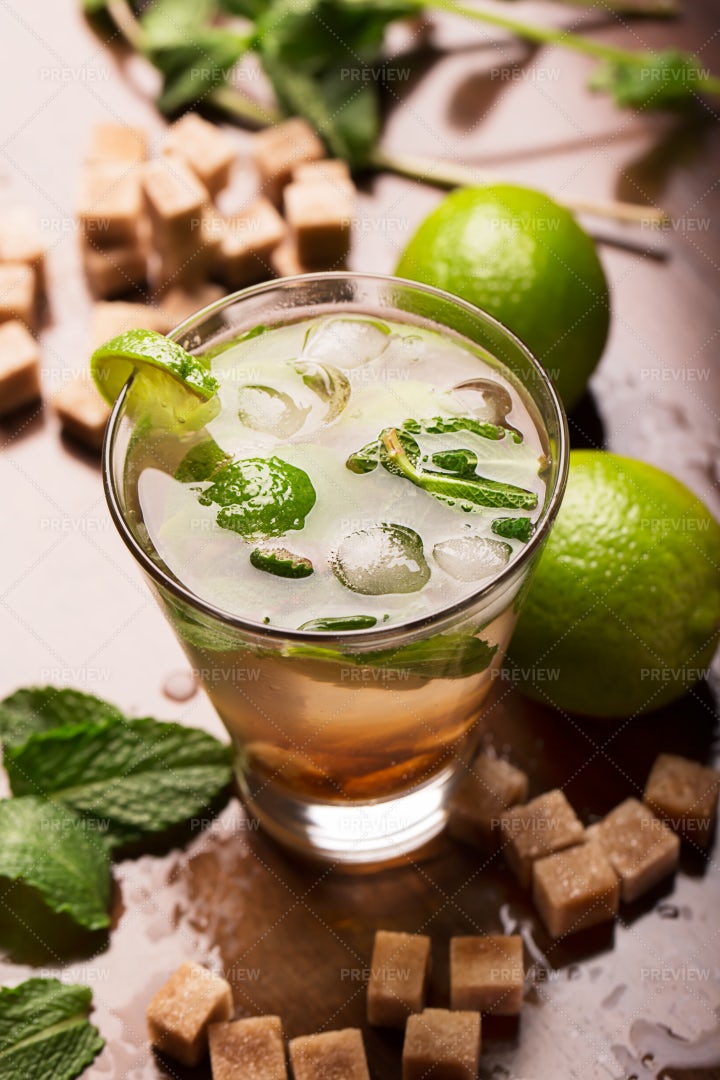 Fresh Mojito Cocktail: Stock Photos