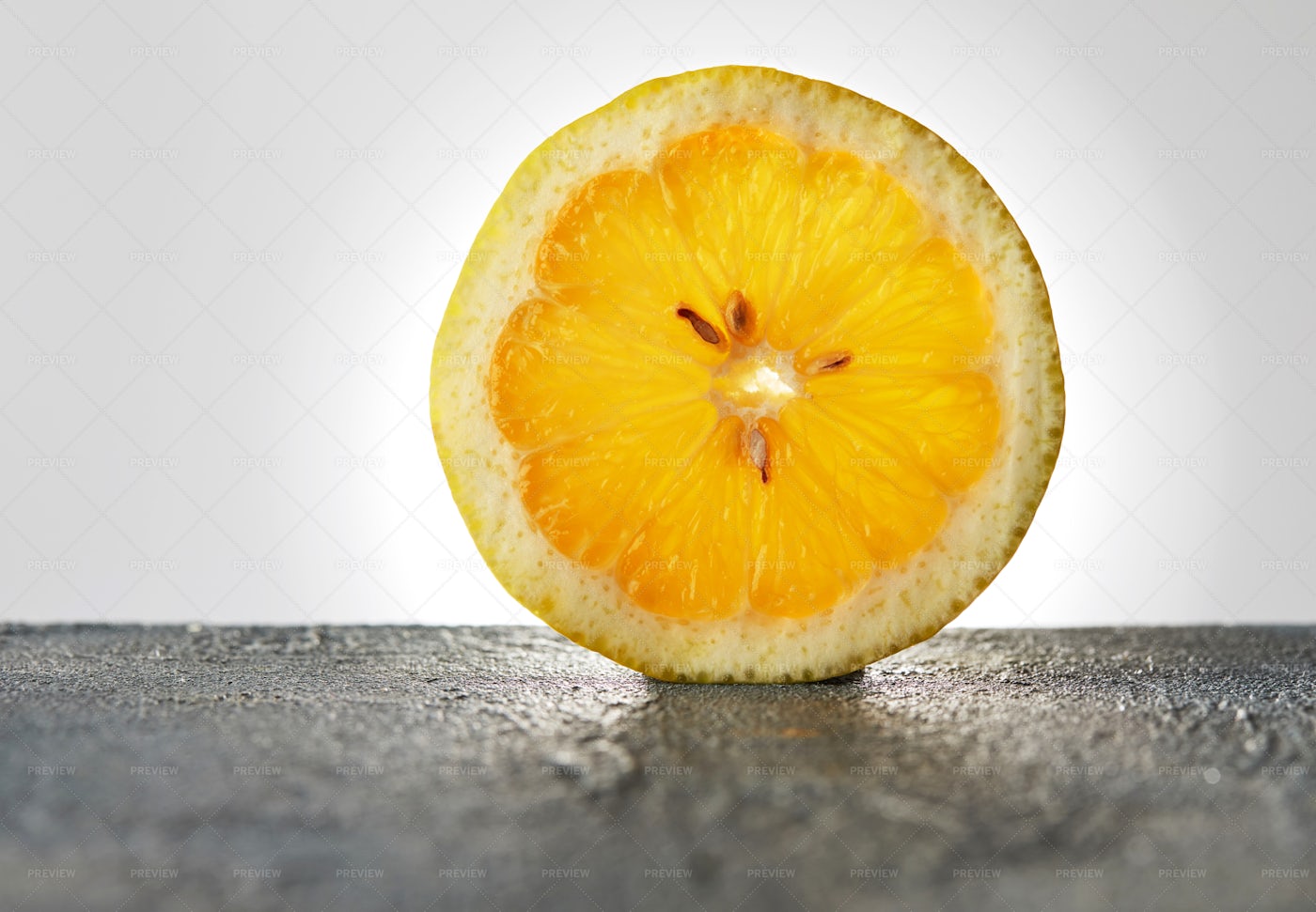 Slice Of Lemon: Stock Photos