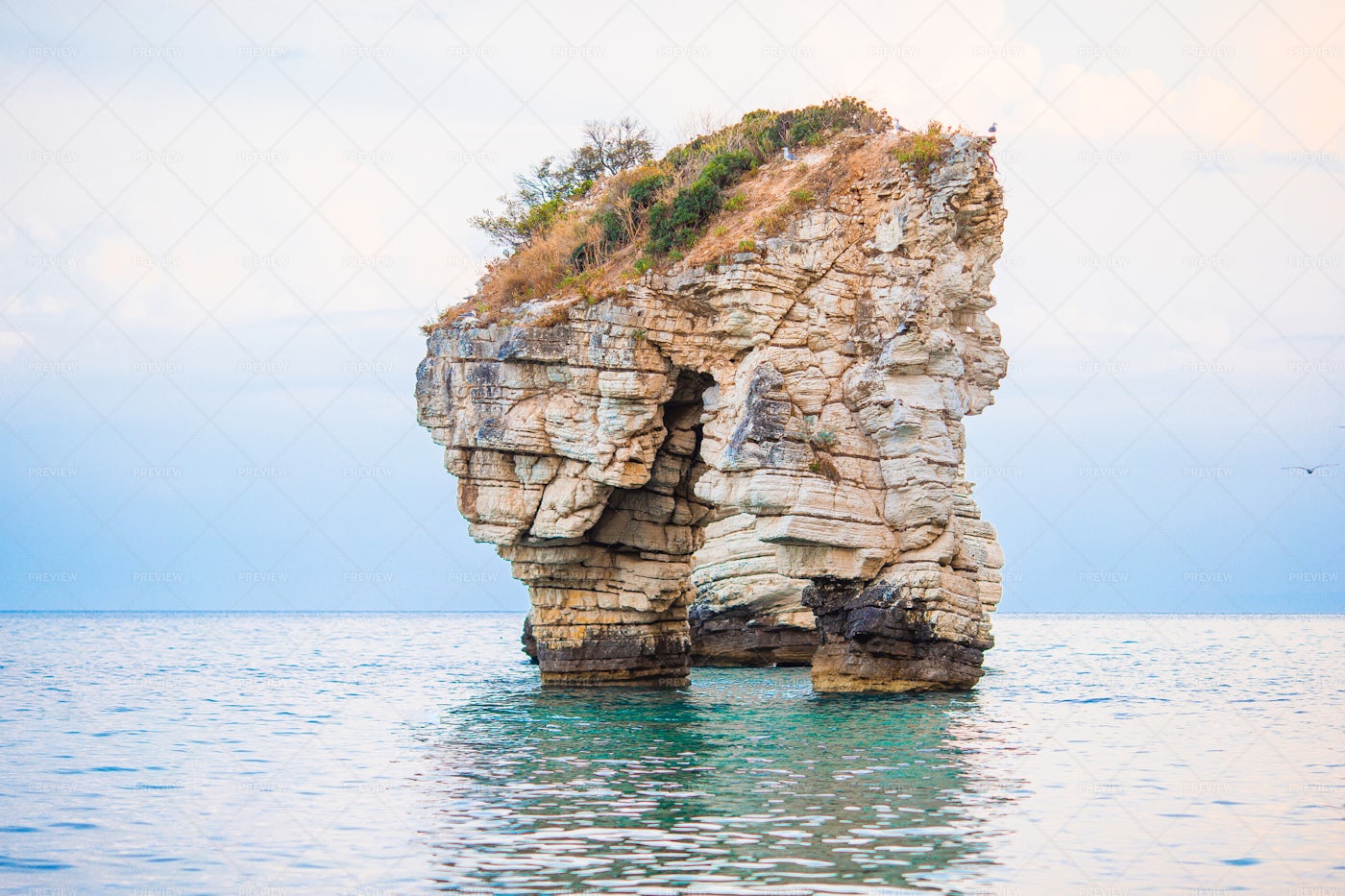 Ocean Rock Pillar: Stock Photos