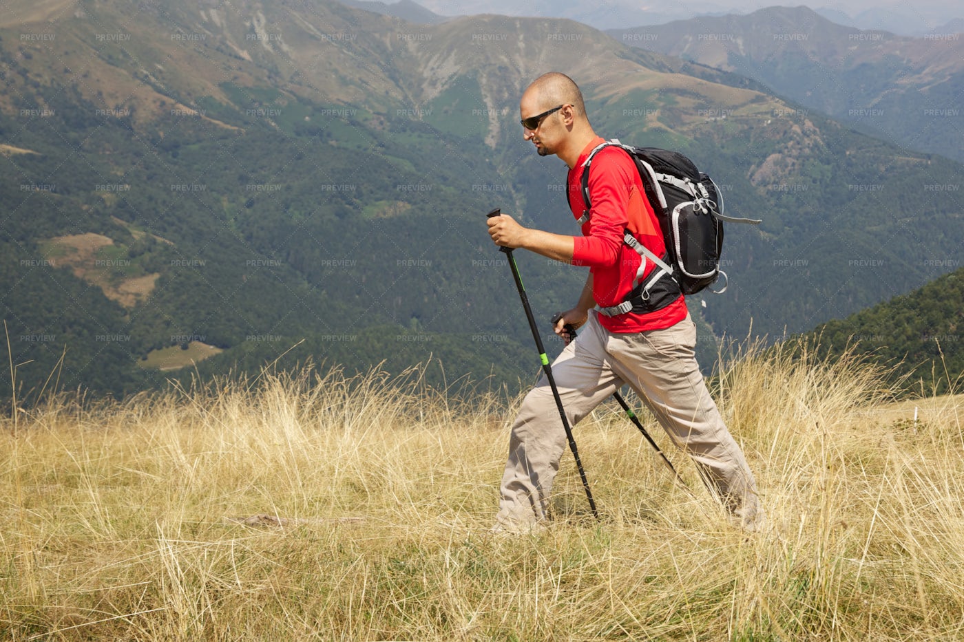 Man Hiking: Stock Photos