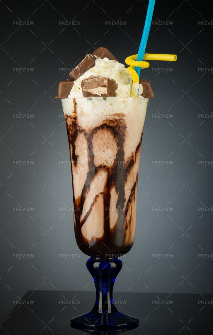 Ice Cream With Chocolate: Stock Photos