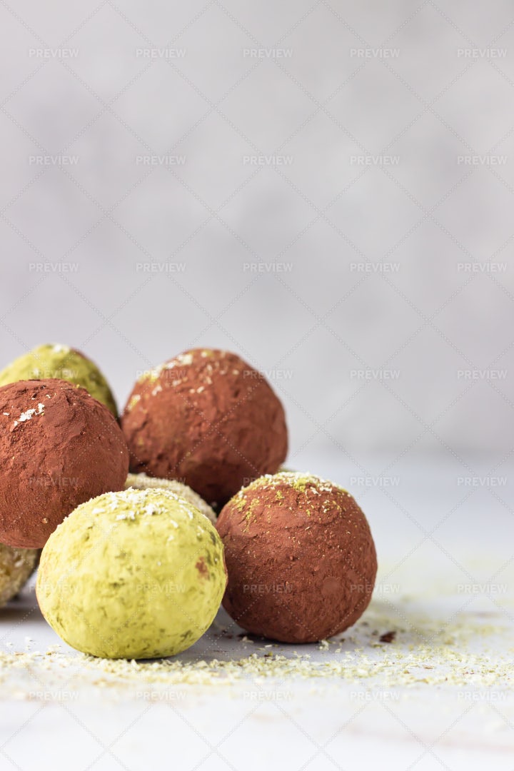 Homemade Raw Energy Balls: Stock Photos