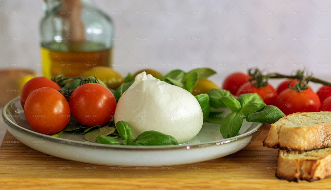 Mozzarella Burrata: Stock Photos