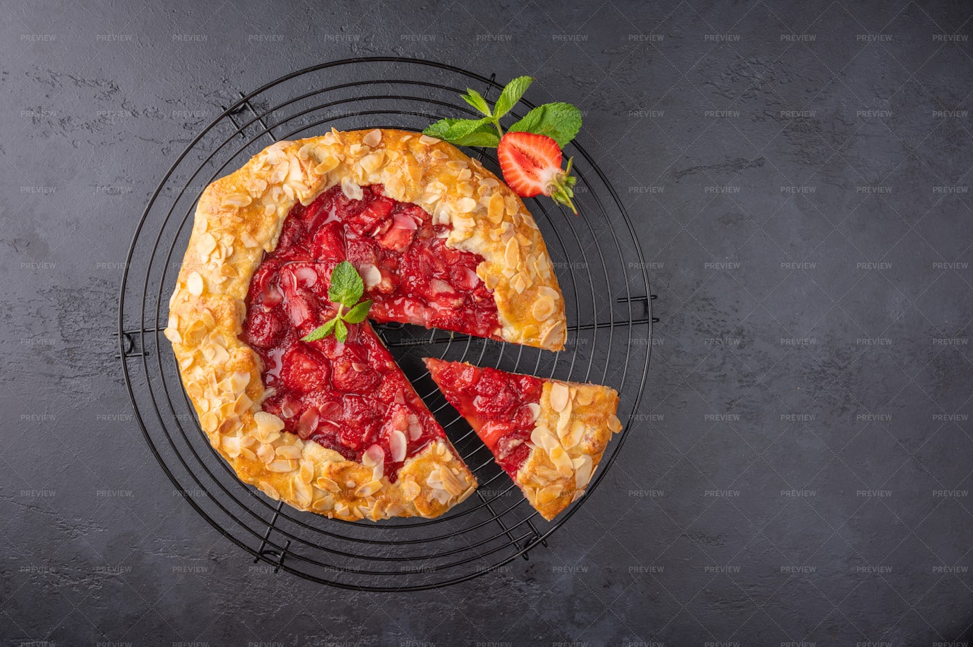Flan Pie With Strawberri: Stock Photos
