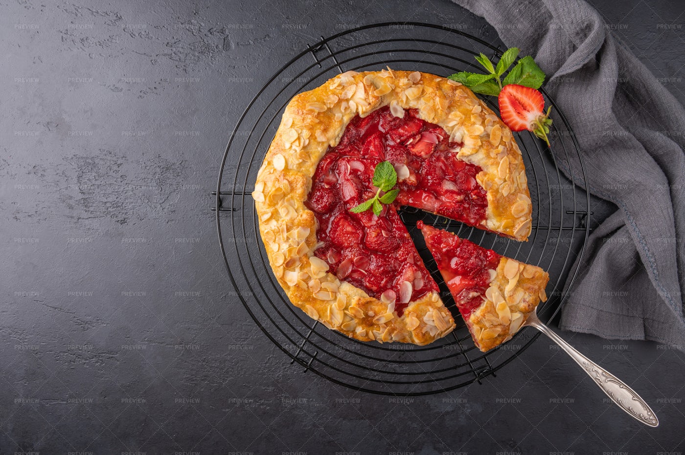 Flan Pie With Strawberries: Stock Photos