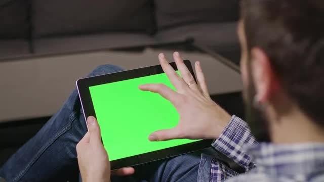 Tablet Pinch In And Out : Stock Video