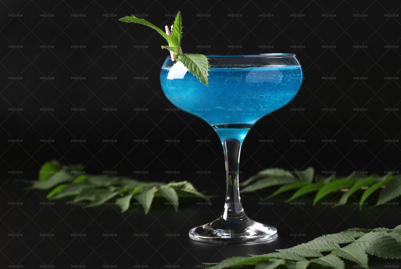 Sparkling Blue Cocktail: Stock Photos