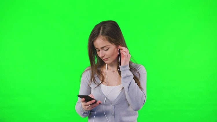 Listening To Music On Smartphone: Stock Video