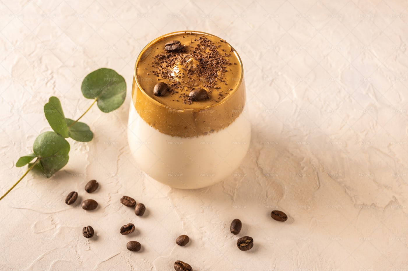 Dalgona Coffee: Stock Photos