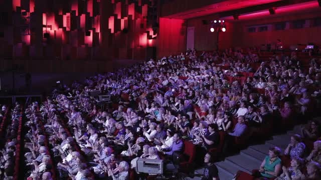 People Applaud A Movie: Stock Video