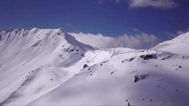 Epic snow mountain reveal: Stock Video