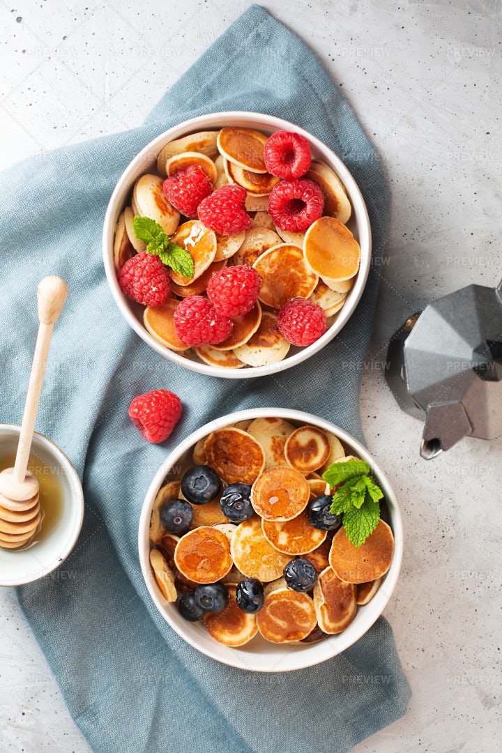 Tiny Pancakes Bowl: Stock Photos