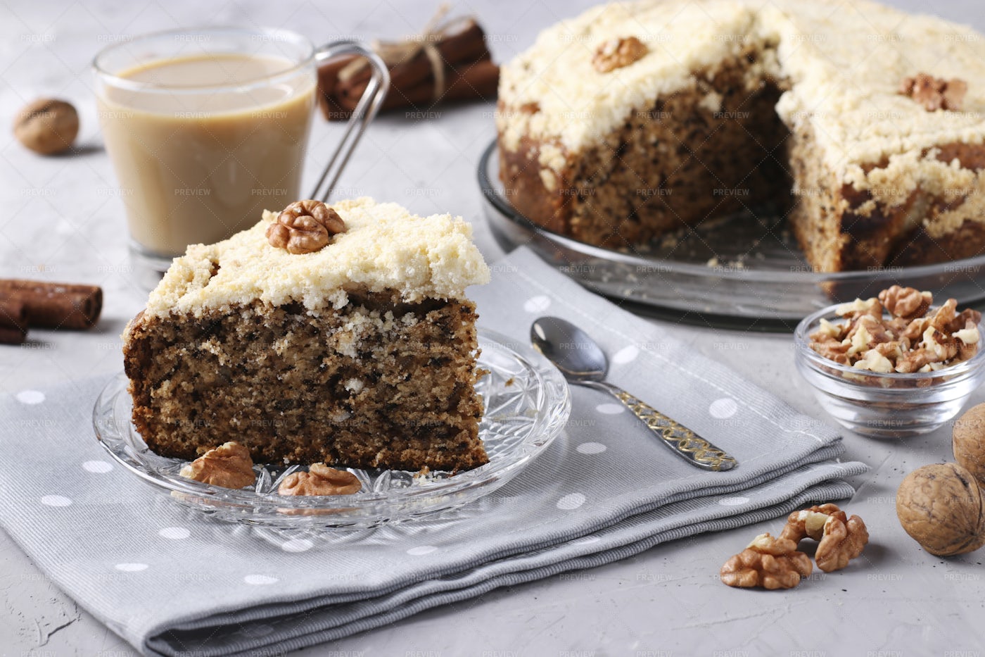 Cake With Walnuts: Stock Photos
