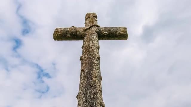 Tall Old Wooden Cross: Stock Video