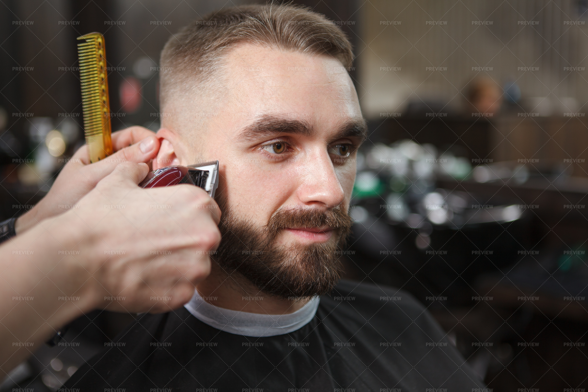 beard trimming with clippers