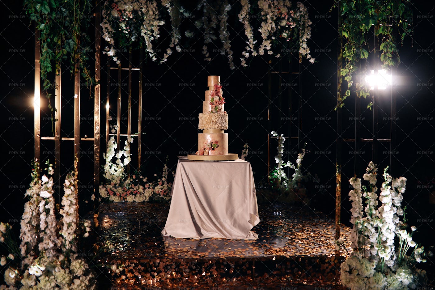 Luxury Wedding Cake: Stock Photos