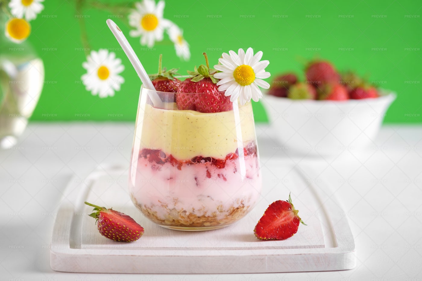 Strawberry Dessert: Stock Photos