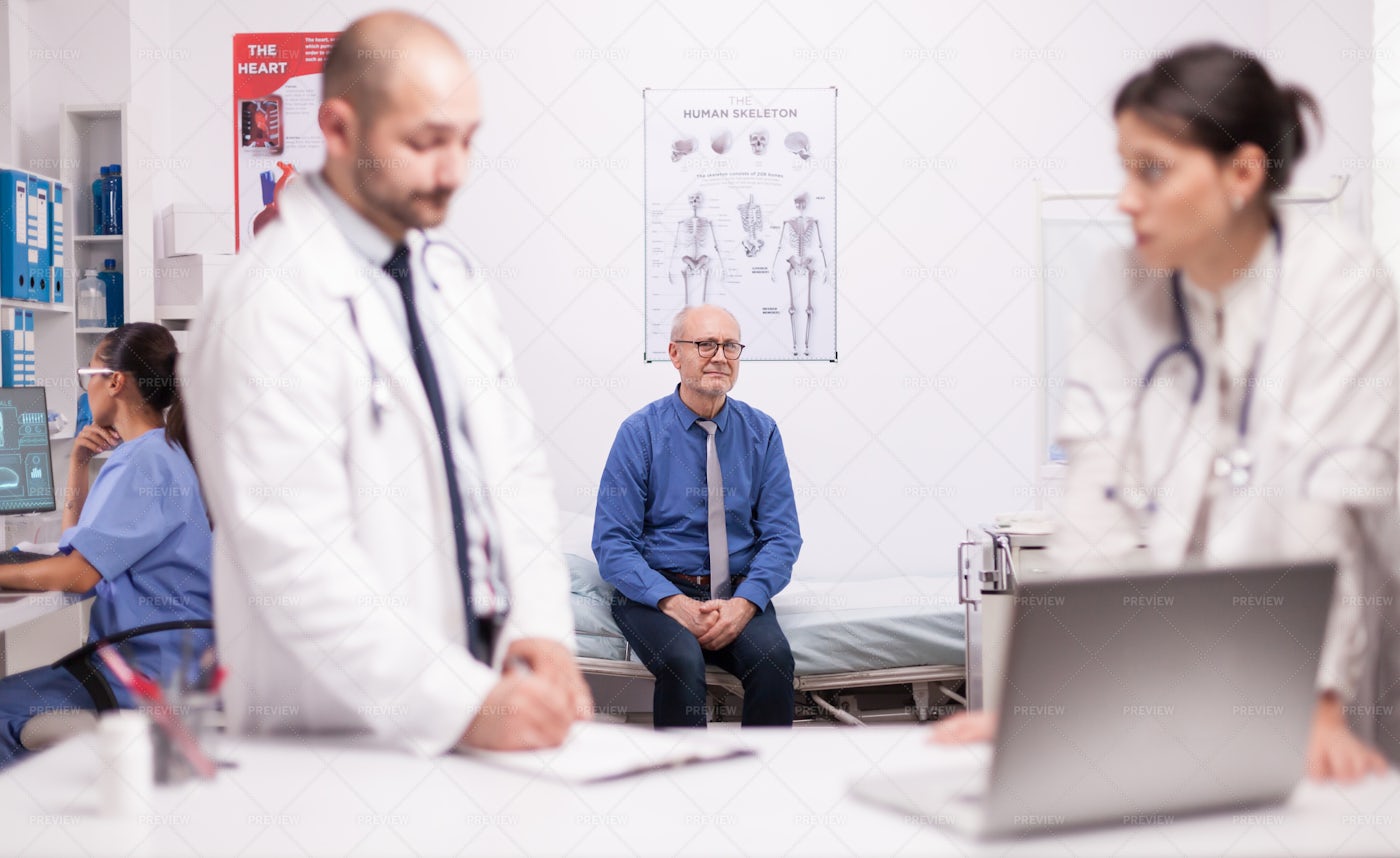 Doctors Discussing: Stock Photos