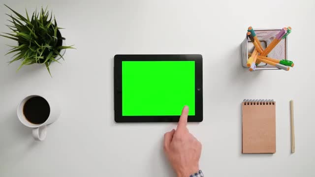 Left Scroll IPad: Stock Video
