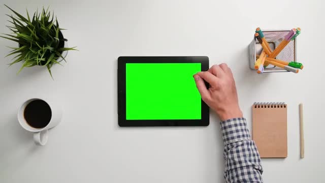 IPad 3 Scrolls Up : Stock Video
