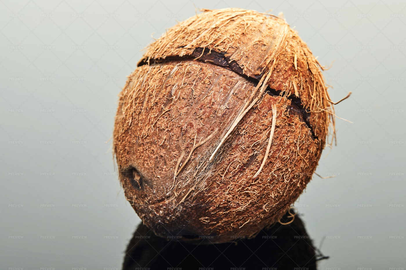 Coconut With Crack: Stock Photos