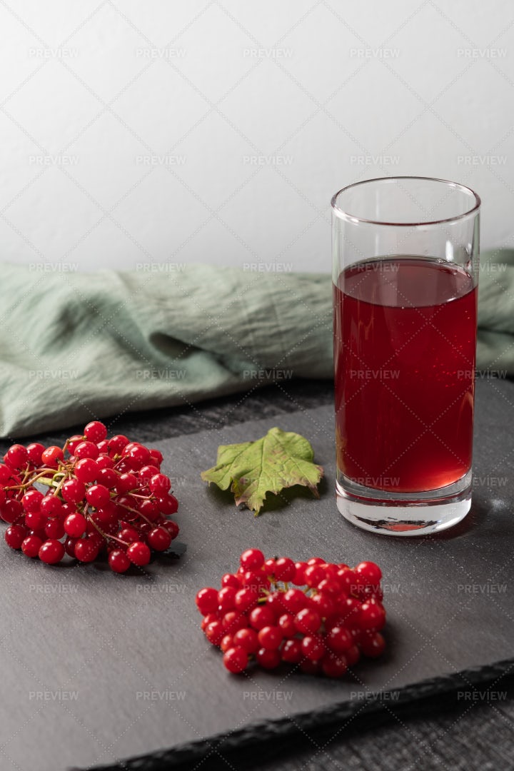 Viburnum Red Juice: Stock Photos