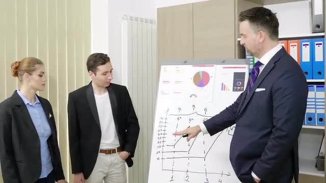 Senior Businessman Mentors Colleagues: Stock Video