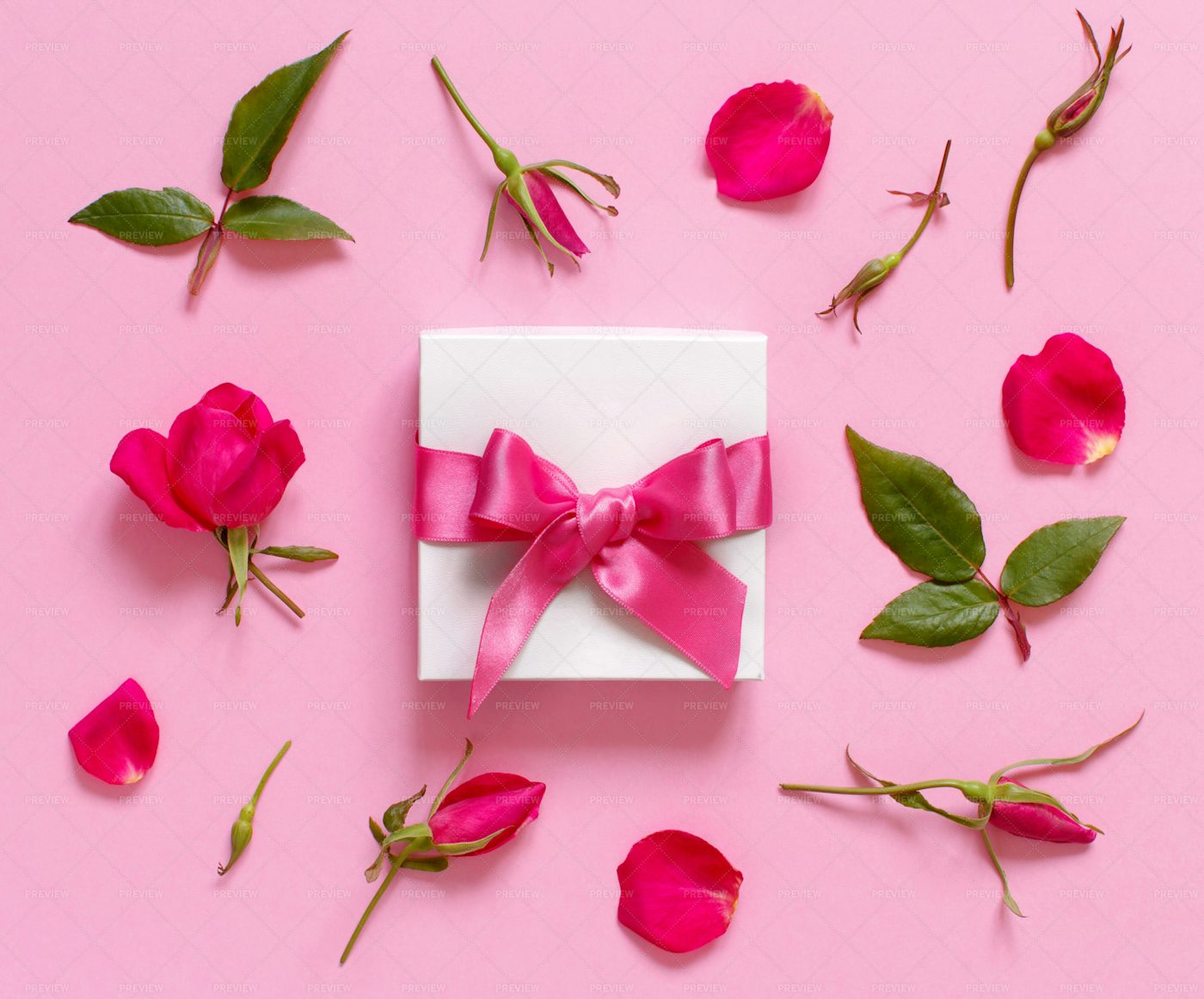 Gift Box And Roses: Stock Photos