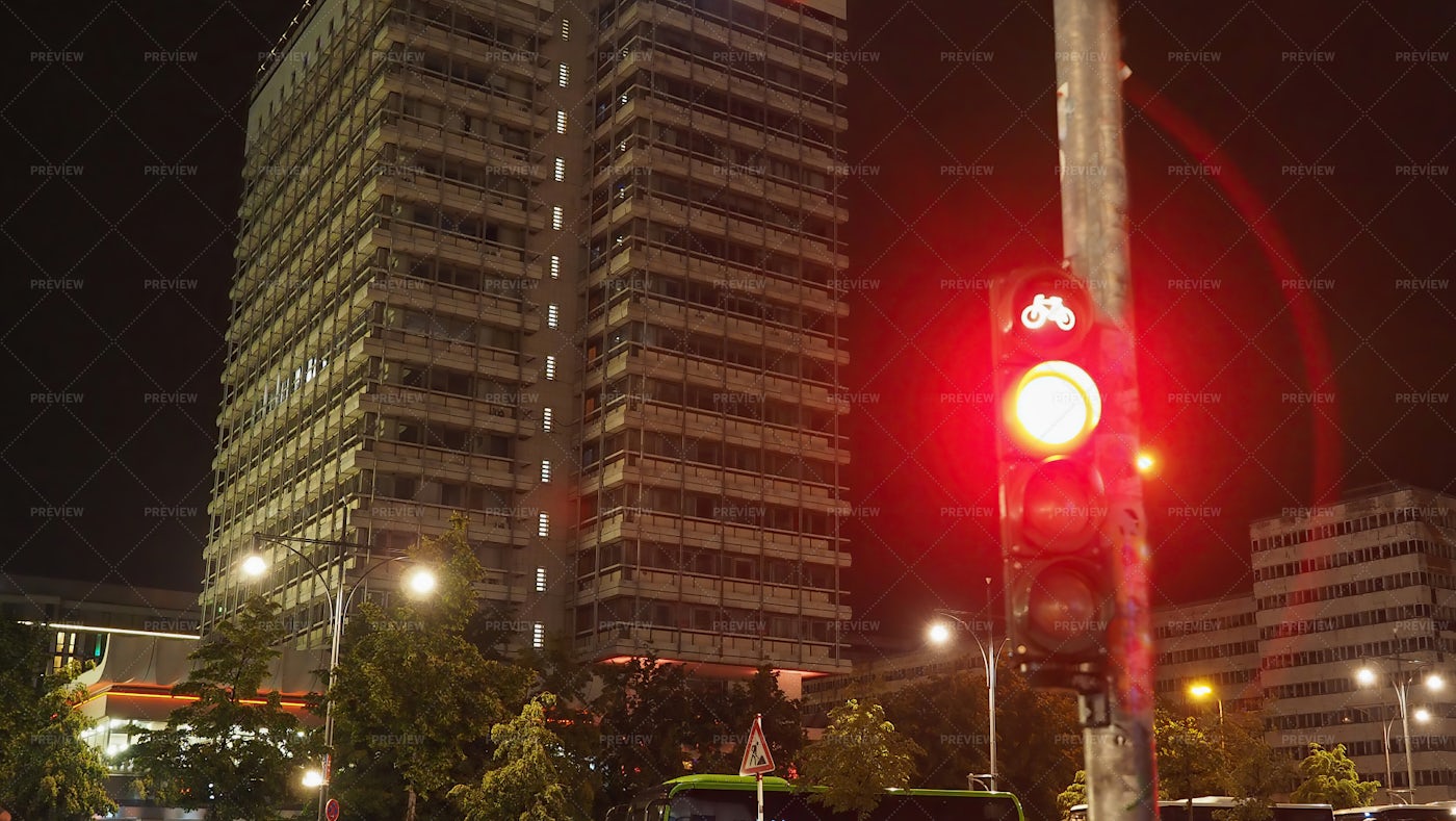 Red Street Light: Stock Photos