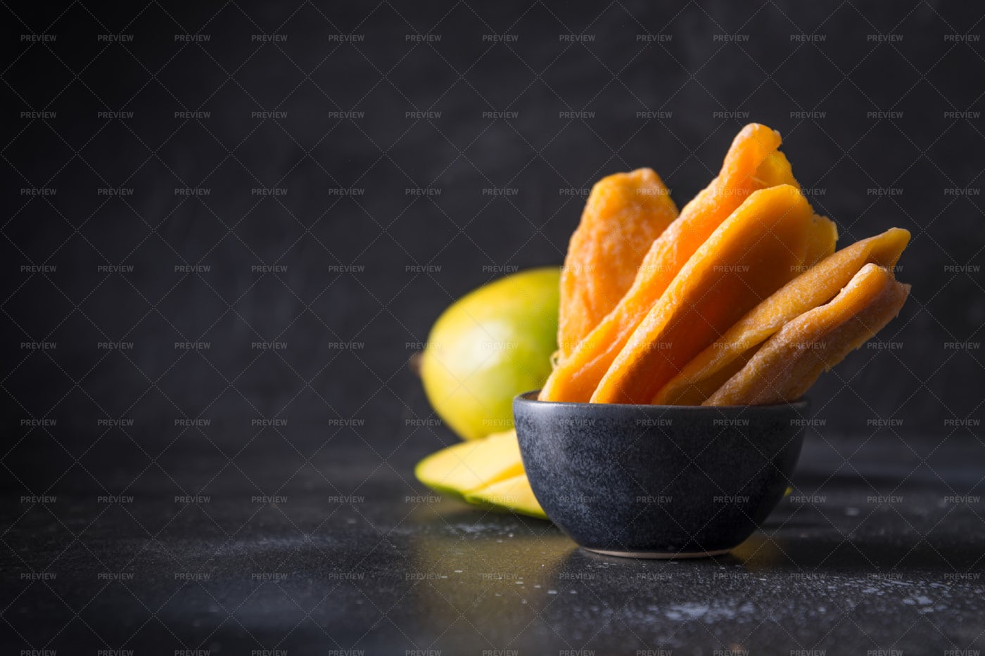 Mango Chips: Stock Photos