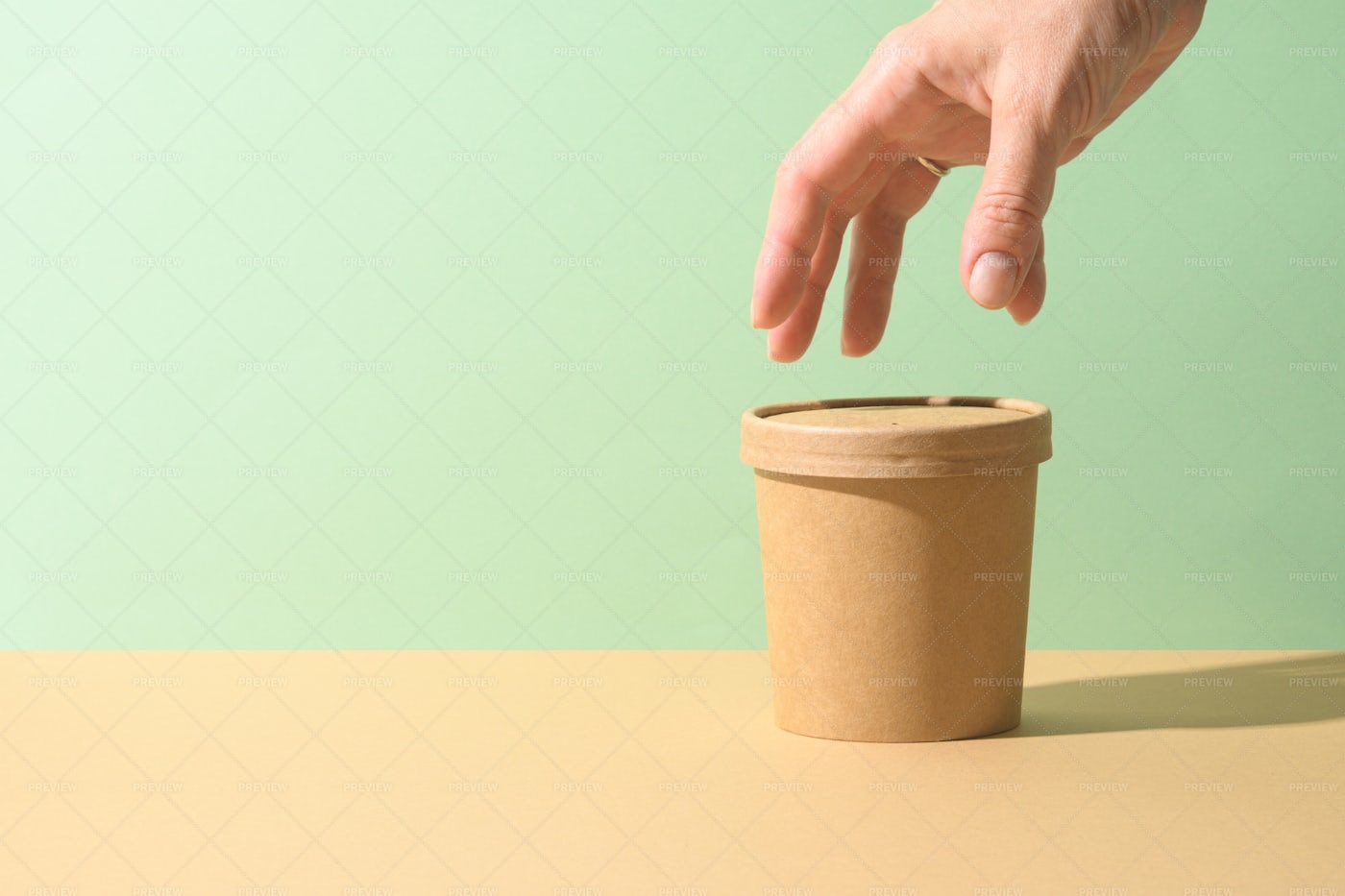Craft Paper Soup Cup: Stock Photos