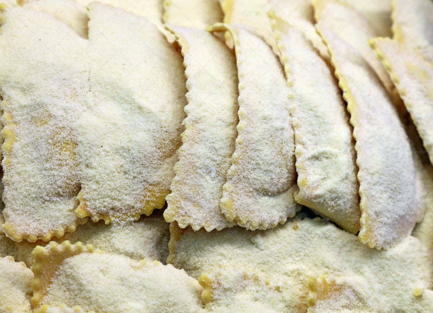 Stuffed Ravioli Pasta: Stock Photos