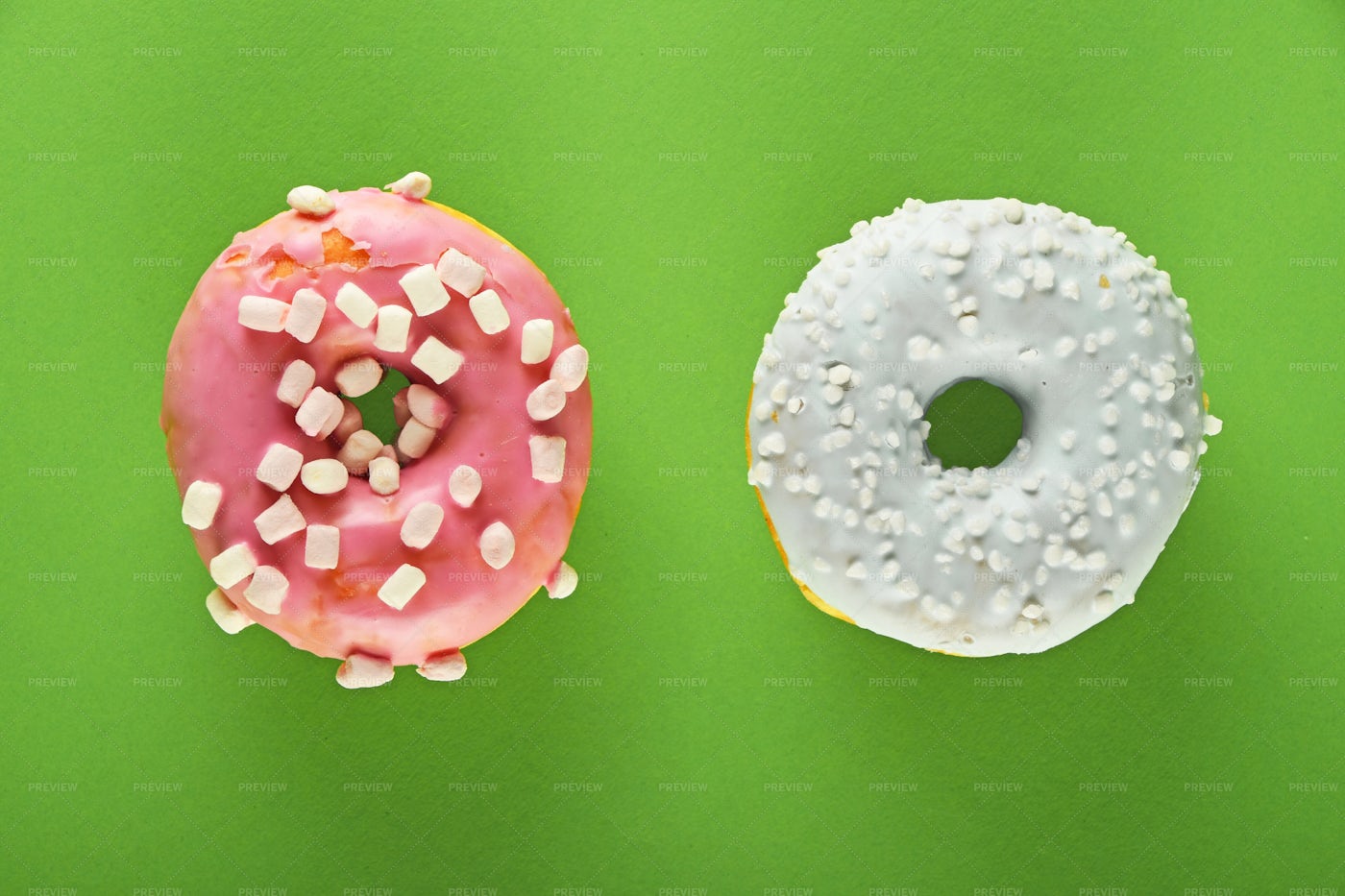 Donuts With Icing: Stock Photos