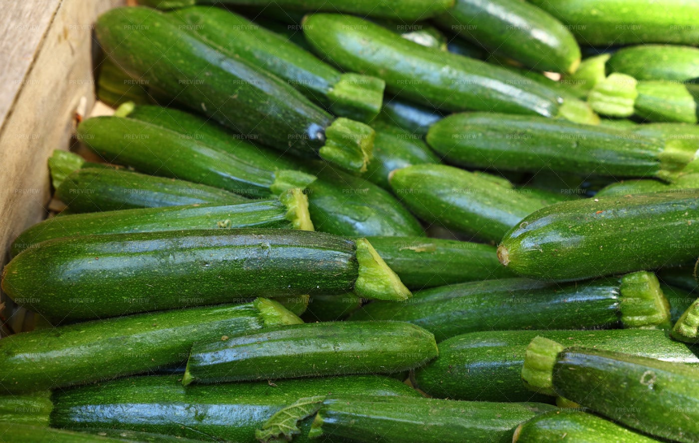 Pile Of Green Zucchini: Stock Photos